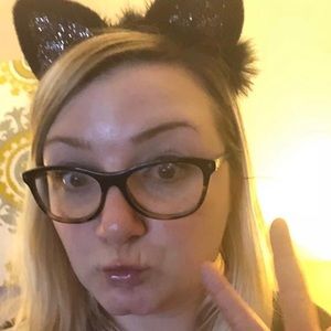 Meet your Posher, Debbie